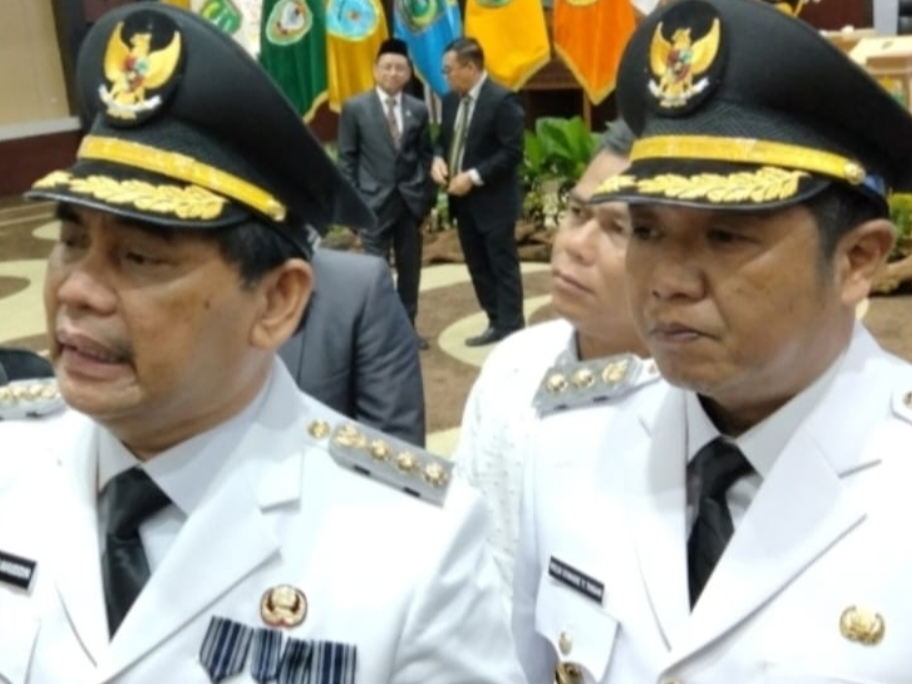 <p>Bupati Barito Utara periode 2025–2030 bersama Wakil Bupati Felix Sonadie Y. Tingan di Aula Jayang Tingang, Kantor Gubernur Kalimantan Tengah pada Jumat (10/10/2025)</p>