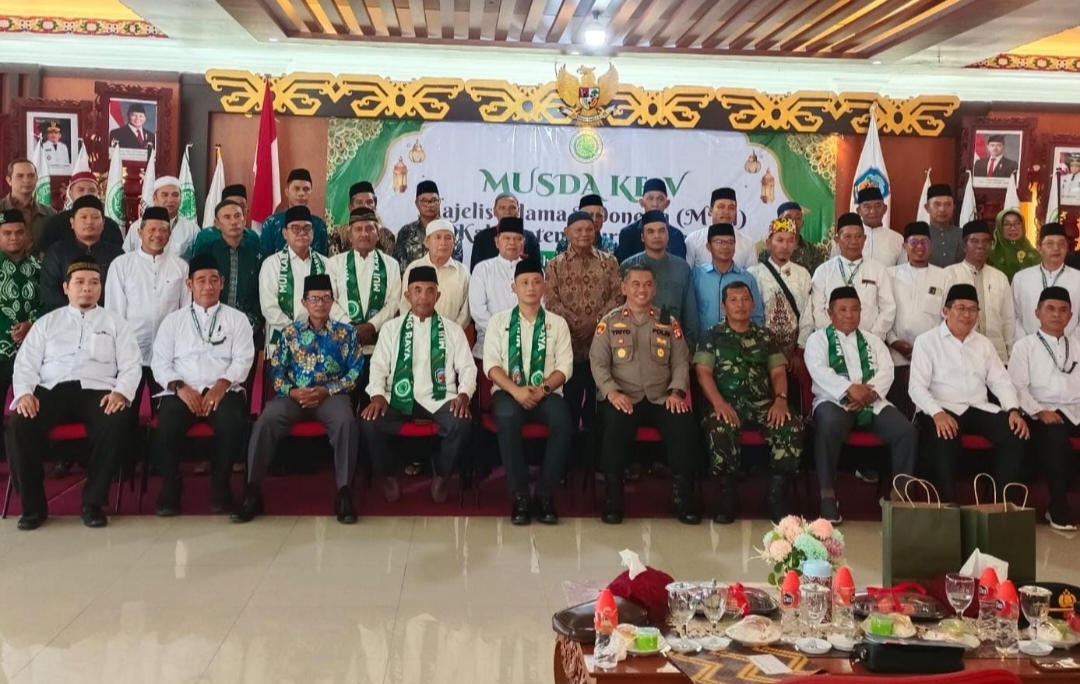 <p>Foto bersama usai pembukaan Musda ke -V MUI Kabupaten Murung Raya di aula Cahai Ondhui Tingang, Sabtu (11/10/2025). (Foto : Rama)</p>