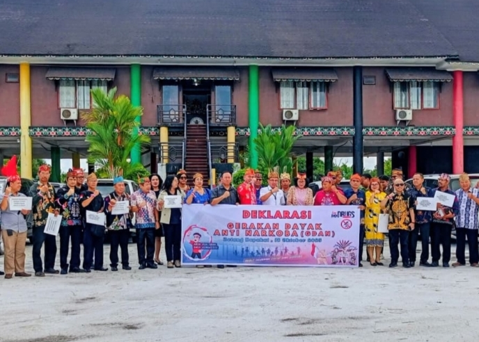 <p>Gerakan Dayak Anti Narkoba (GDAN) resmi dideklarasikan di Betang Hapakat, Sabtu (18/10/2025). (Foto : Ari)</p>