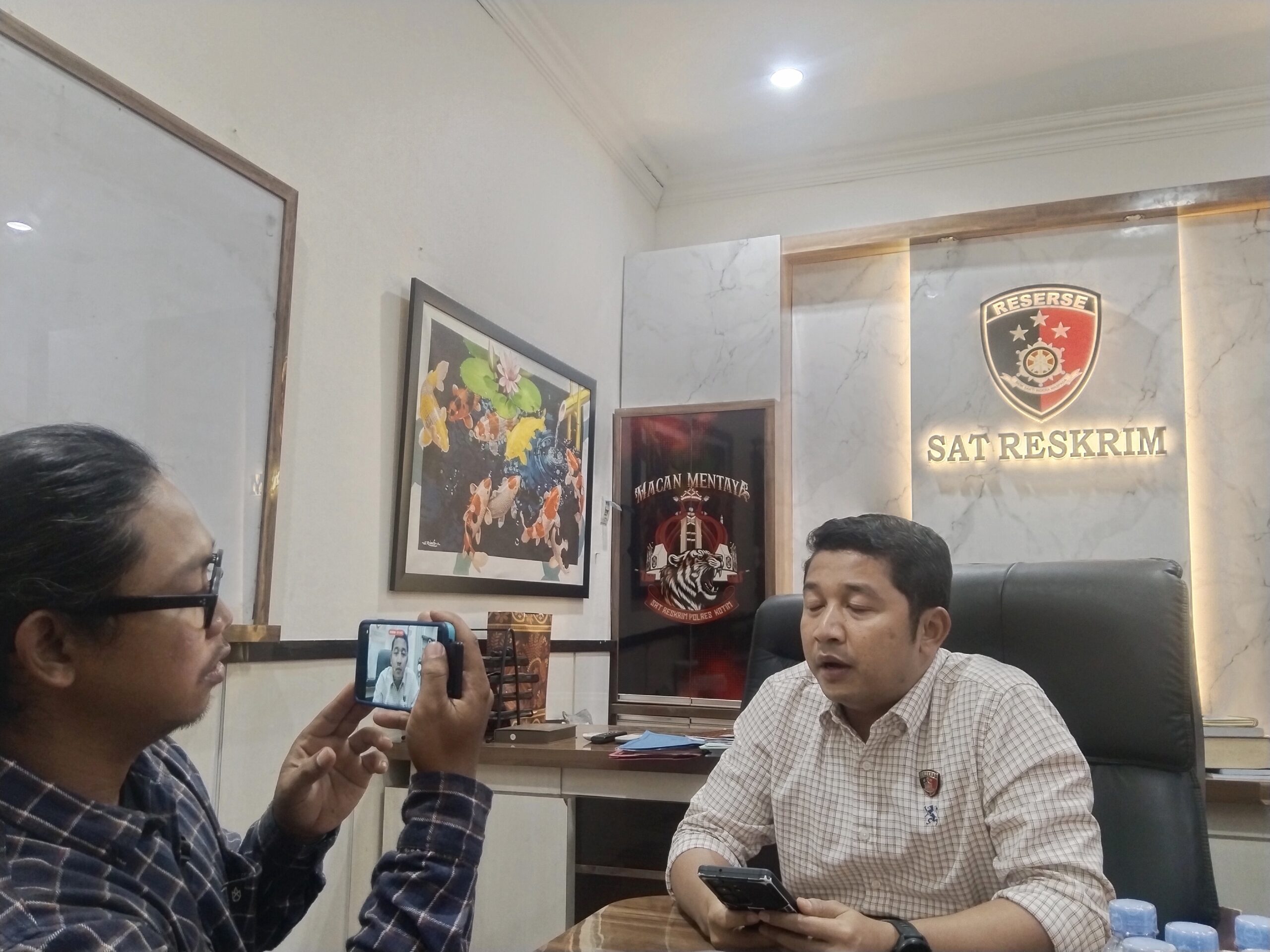 <p>Kasat Reskrim Polres Kotim, AKP Iyudi Hartanto, Jumat (24/10/2025). (Foto: Agus) </p>