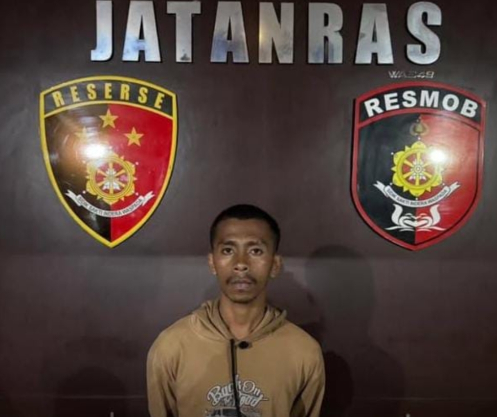 <p>Krisantus Dominikus Werong Lubur (25) tahanan yang kabur dari lubang kloset Polsek Samarinda Kota berhasil diamankan di Palangka Raya, Rabu (25/10/2025). (Foto : Ist)</p>