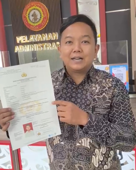 <p>Warga Palangkaraya saat usai membuat SKCK di loket pelayanan Polda Kalteng beberapa waktu lalu. (Foto:Ist)</p>