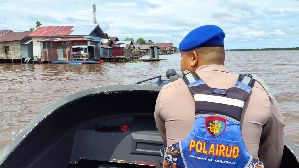 Ditpolairud Polda Kalteng Ajak Warga Jaga Kamtibmas Lewat Patroli dan Sambang Perairan