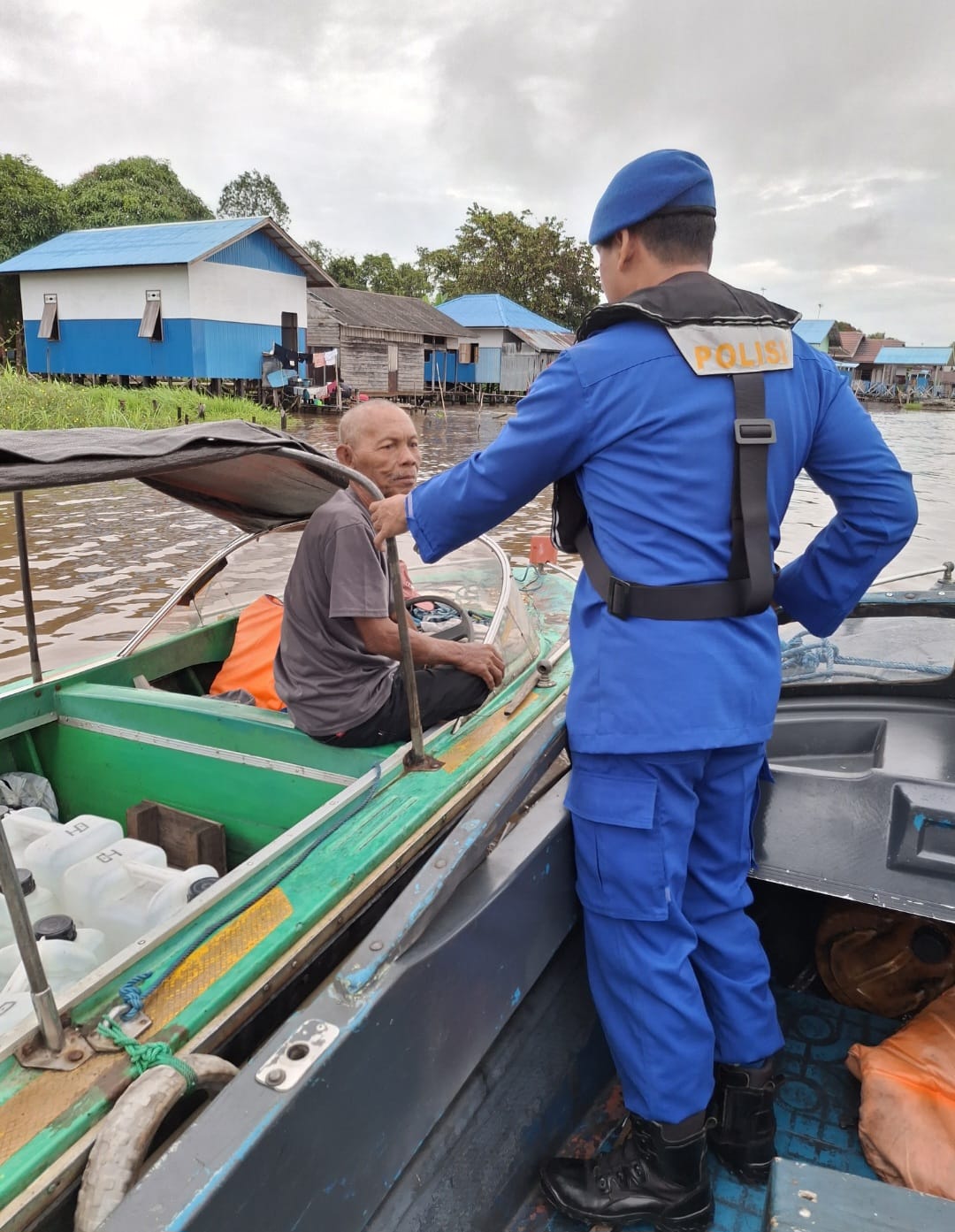 Patroli Dialogis, Ditpolairud Jalin Kedekatan dengan Warga Palangkau Lama