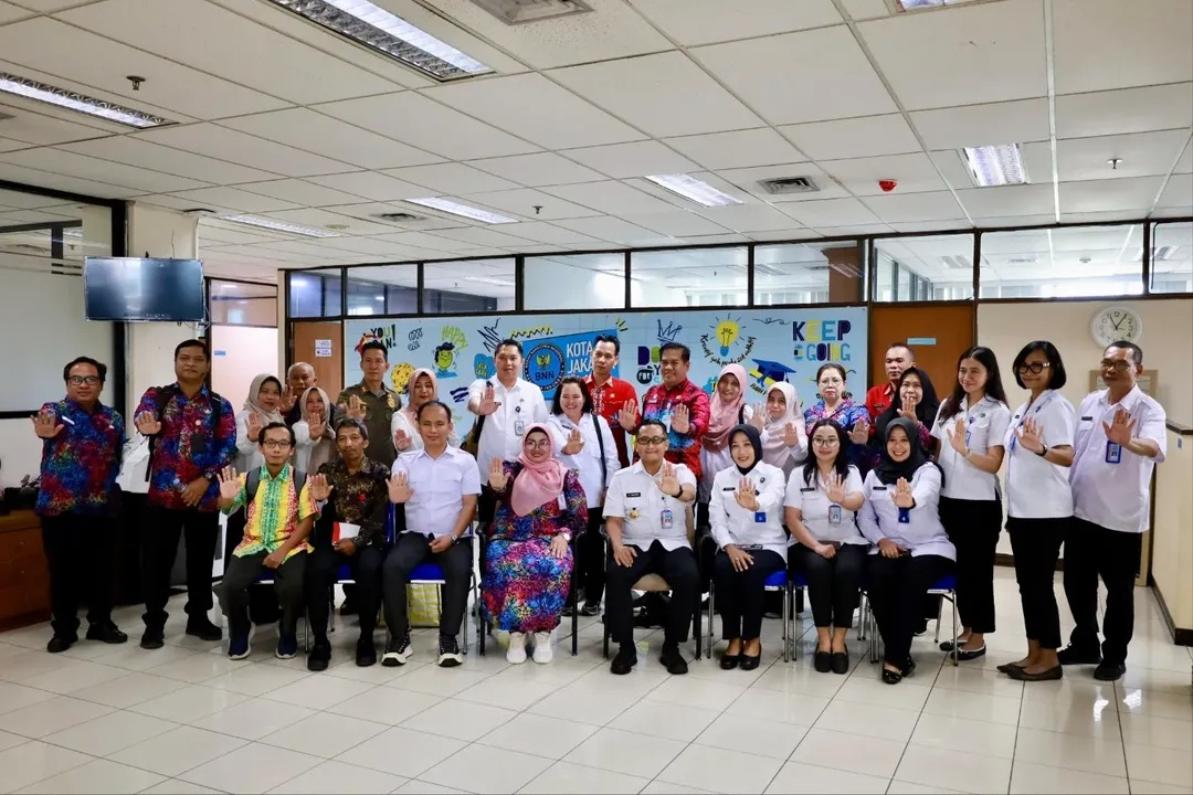 <p>Ketua BNK Kotim, Irawati bersama jajaran pengurus saat melakukan kaji banding Klinik Pratama Rehabilitasi Swastinara milik BNN Kota Jakarta Selatan, pada Rabu (11/6/2025). </p>

