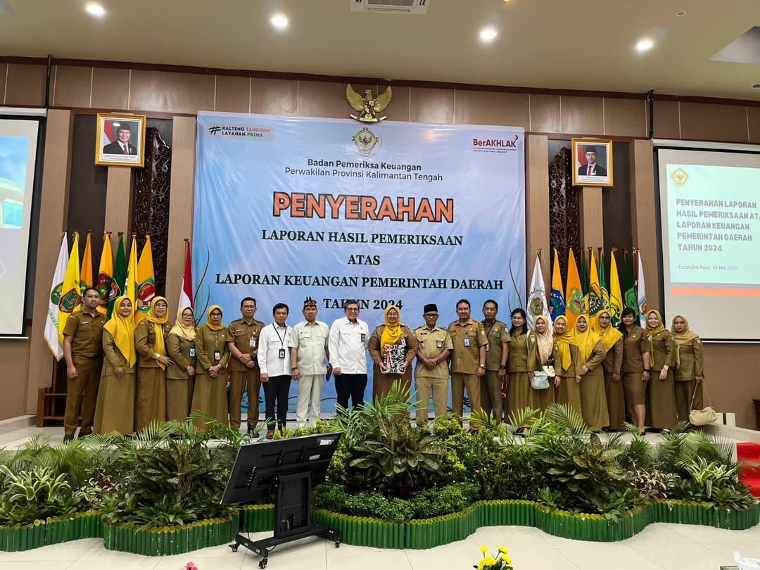 <p>Wakil Bupati Kotim, Irawati bersama jajaran saat menerima LHP dari Kepala BPK Perwakilan Provinsi Kalimantan Tengah, Dodit Achmad Akbar, di Palangkaraya, Senin (26/5/2025). </p>
