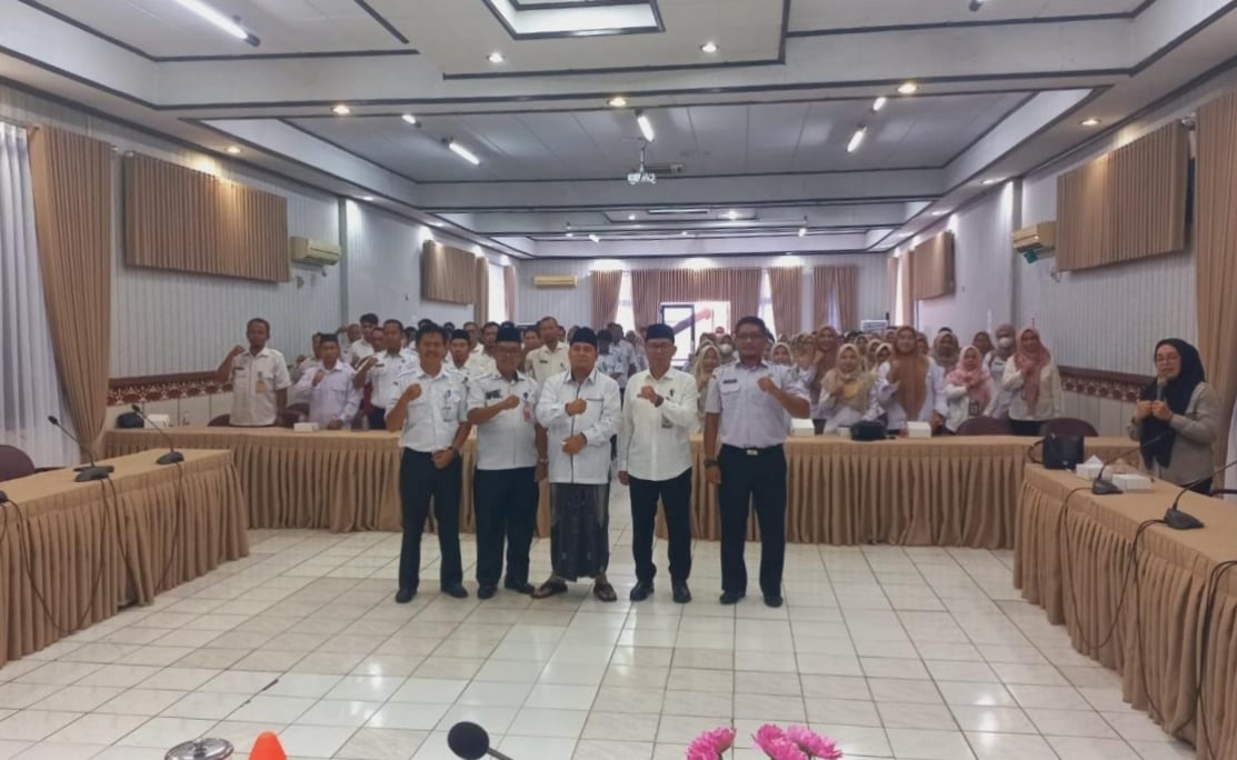 <p>Assisten III Setda Kotim, Muhammad Saleh saat menghadiri siraman rohani bagi ASN Kotim, Ruang Rapat Anggrek Tewu, Gedung A lantai II Setda Kotim, Rabu (18/6/2025). </p>
