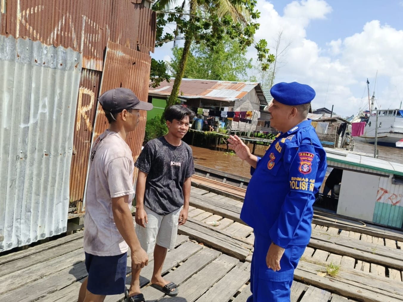 Polisi RW Berikan Imbauan Kamtibmas Kepada Masyarakat Desa Kumai Hulu