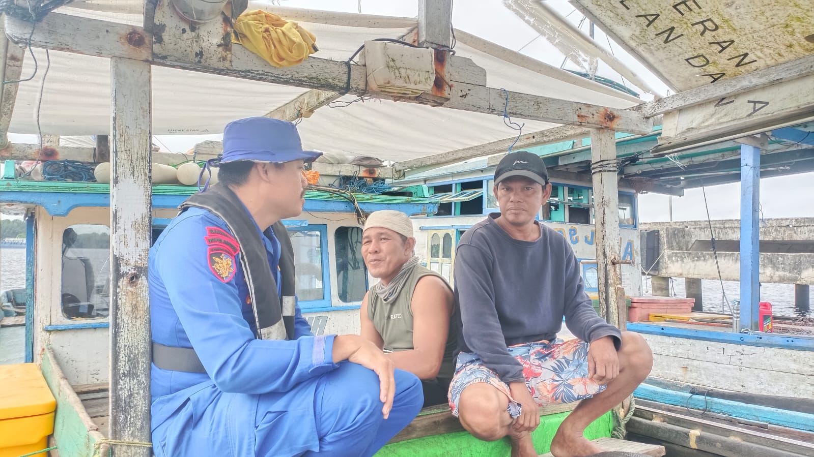 Pastikan Kamtibmas Aman, Ditpolairud Berikan Imbauan Keselamatan kepada Nelayan di DAS Kumai