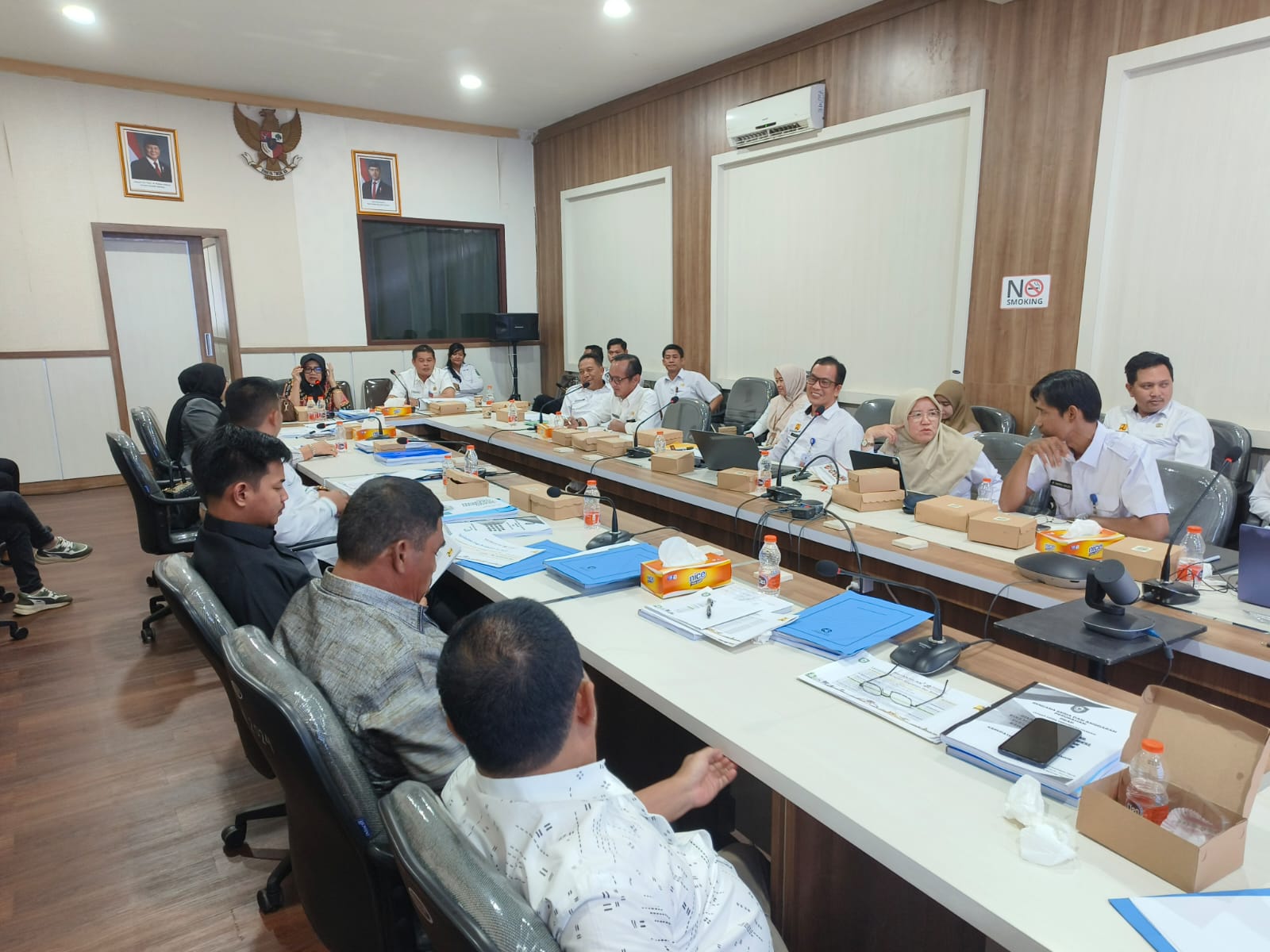 <p>Pembahasan rancangan APBD Perubahan 2025 antara Komisi IV DPRD Kotim bersama Dinas Sumber Daya Air, Bina Marga, Bina Konstruksi, Perumahan Rakyat, dan Kawasan Permukiman (SDABMBKPRKP), belum lama ini. (Foto: Apri)</p>