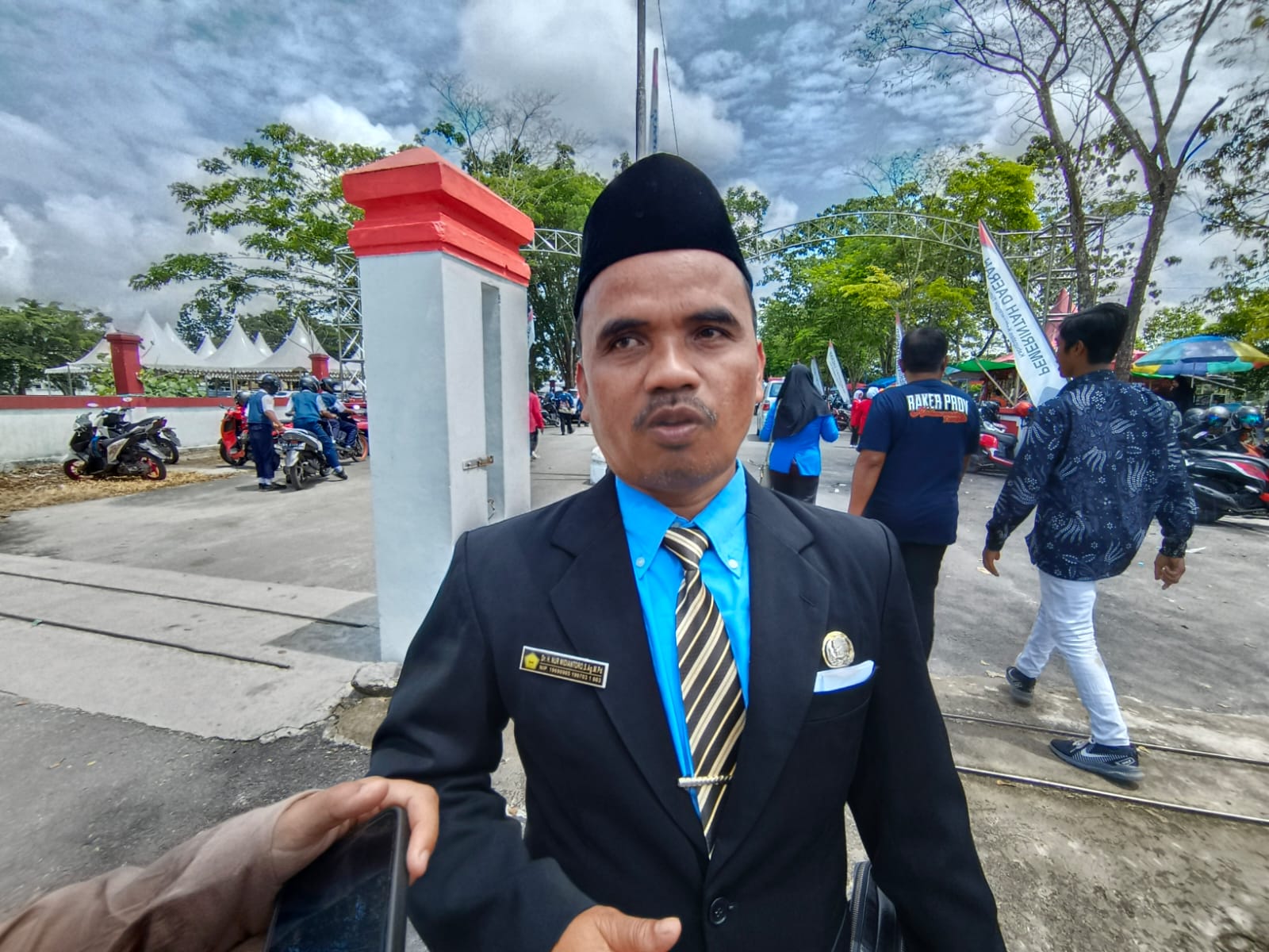 <p>Kepala Kemenag Kotim, Nur Widiantoro saat diwawancarai. (Foto: Apri) </p>
