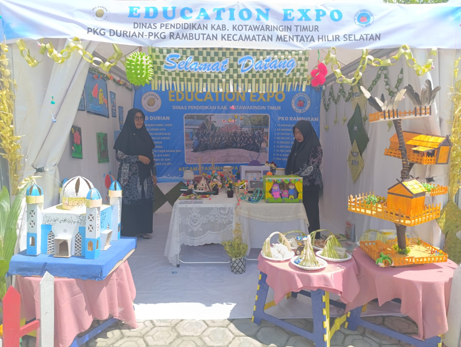<p>Pembukaan acara Education Expo Sampit 2025 di halaman Museum Kayu Sampit, Senin (19/5/2025).</p>