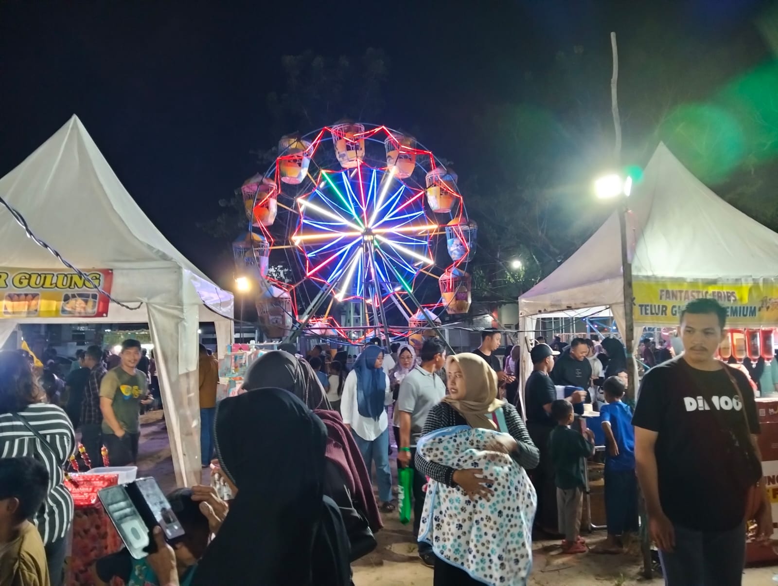 <p>Ribuan warga memadati malam pembukaan Sampit Trade Festival 2025, pada Sabtu (5/7/2025) malam. </p>