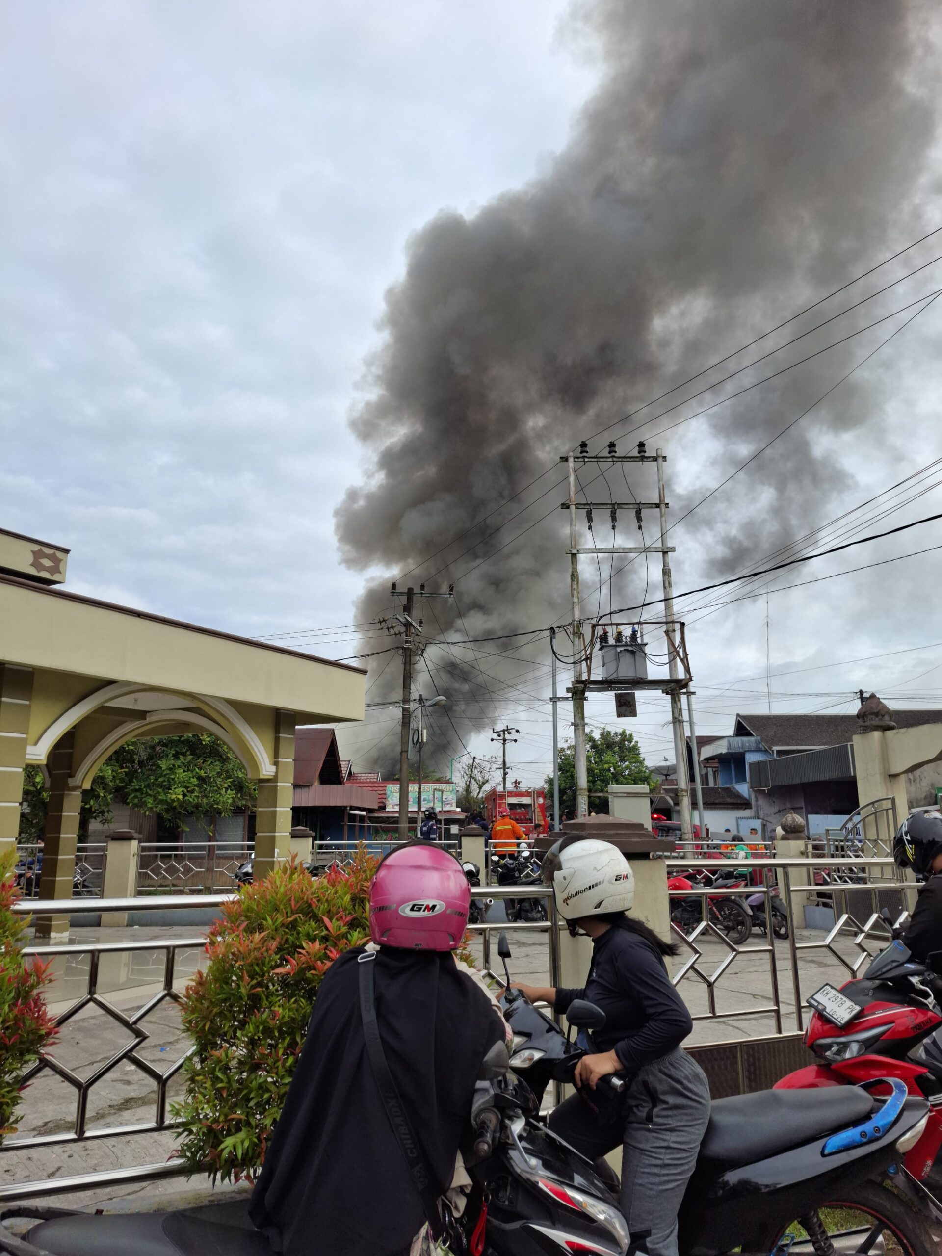 <p>Kebakaran api di Komplek Kamar 20 Kelurahan Sawahan, Sampit, Jumat, (31/1/2025).</p>