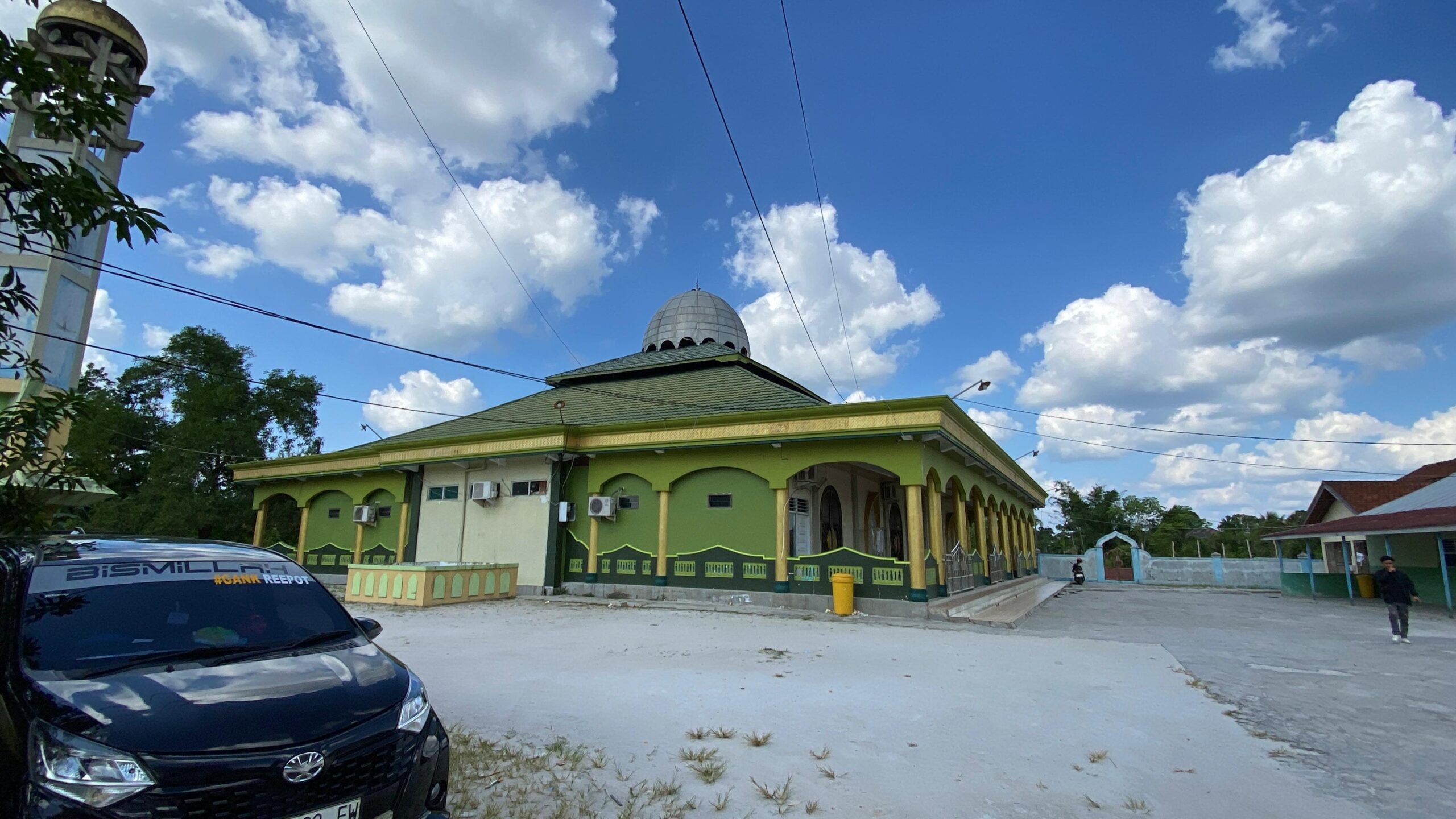 <p>Masjid Nurul Hidayah Al Juhari yang dicuri kotak amalnya pekan kemarin. (Foto: Apri) </p>