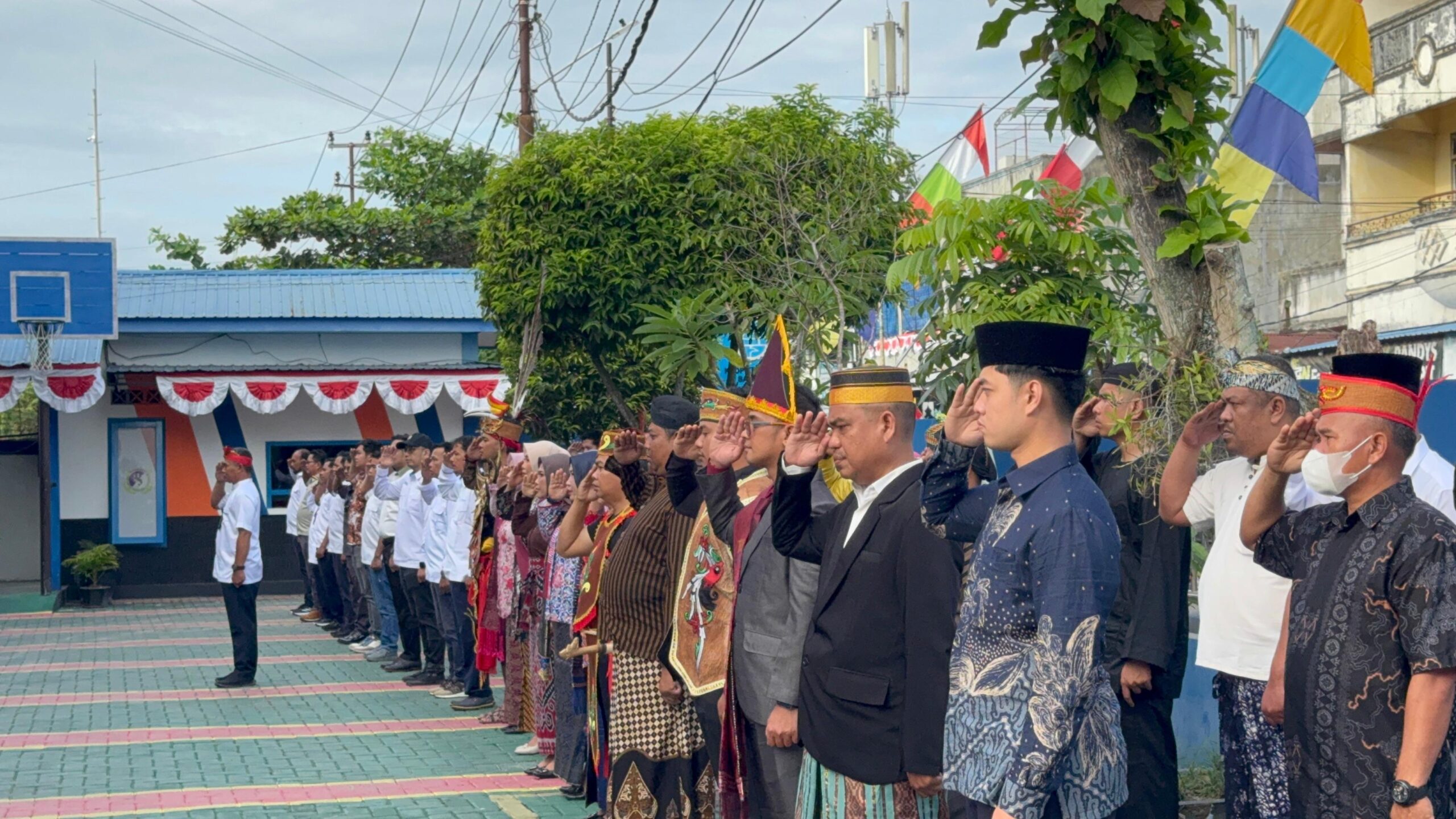 <p>Upacara peringatan HUT ke-80 Kemerdekaan Republik Indonesia di halaman Kantor KSOP Kelas III, Minggu (17/8/2025). (Foto : Andri)</p>