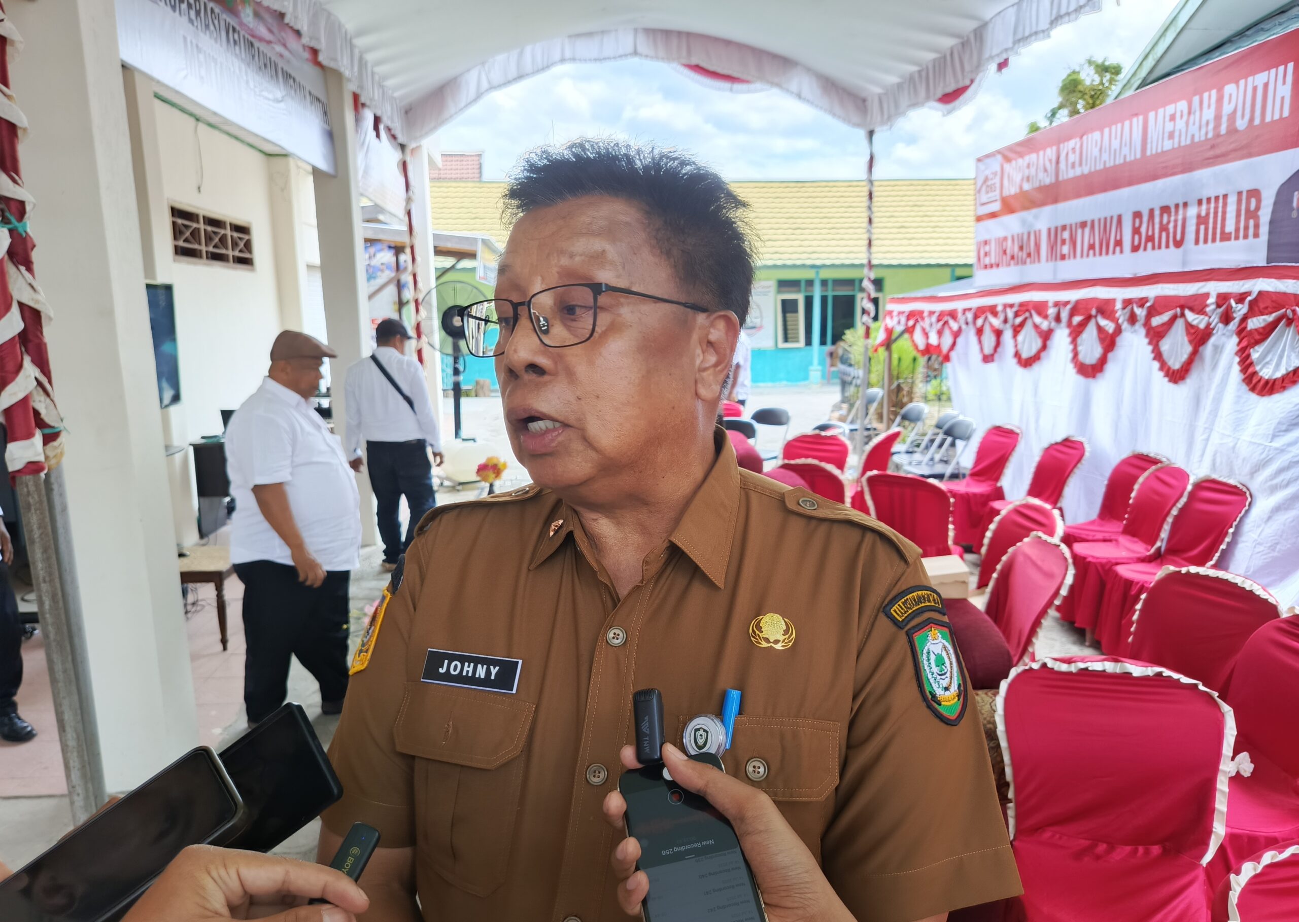 <p>Plt Kepala Dinas Koperasi, UKM, Perindustrian, dan Perdagangan Kotim, Johny Tangkere. (Dok: Apri) </p>