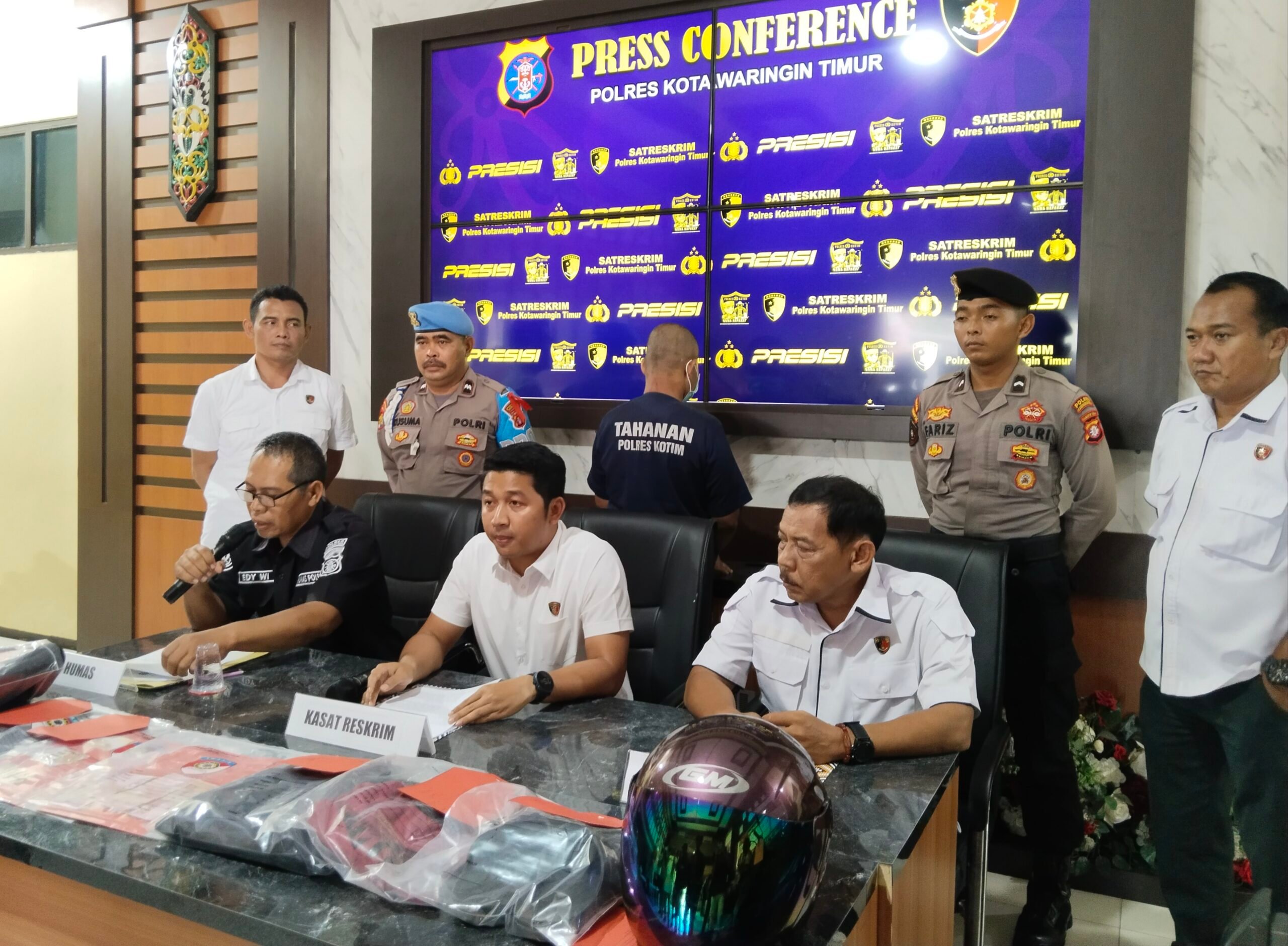 <p>Press release pengungkapan kasus dengan modus gendam di Mapolres Kotim. </p>