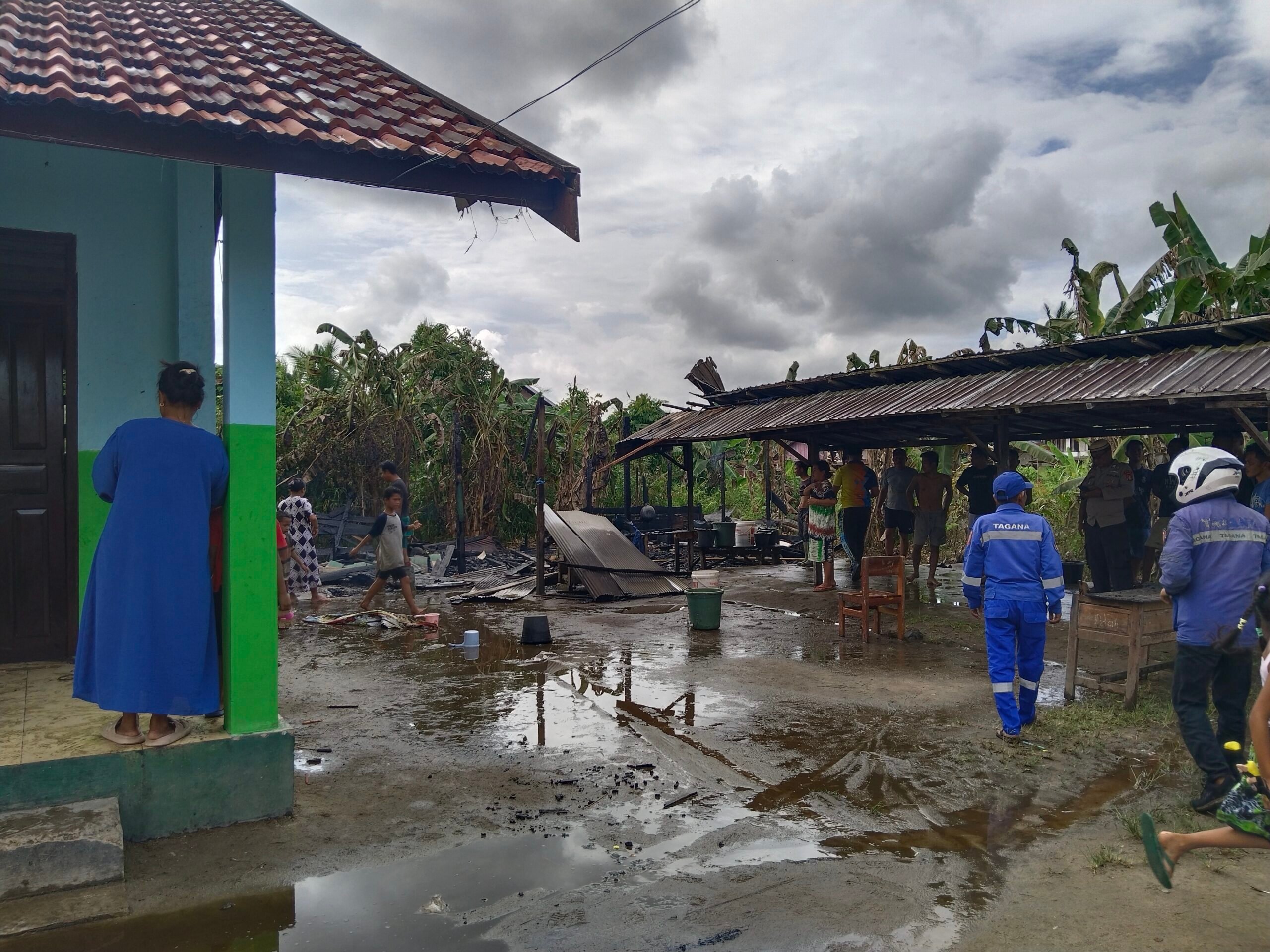 <p>Kantin milik SDN 6 Pelangsian rata dengan tanah usai jago merah mengamuk, Jumat, (31/1/2025).</p>