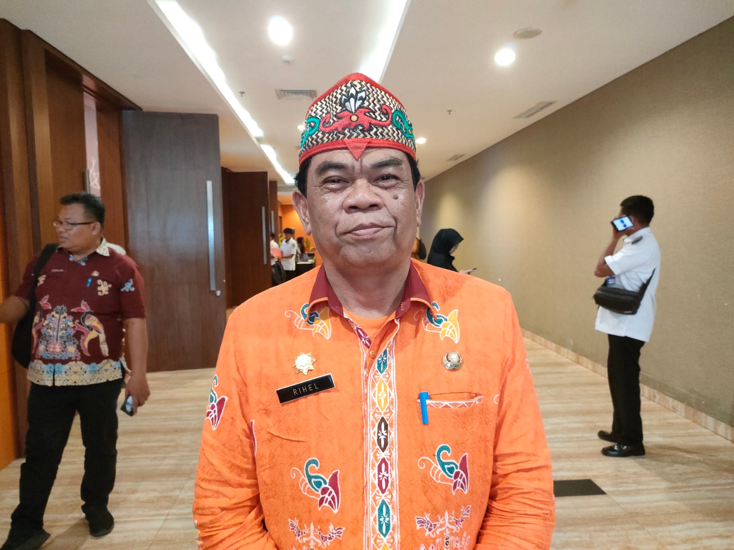 <p>Plt Kepala Kesbangpol Kotim, Ritel</p>