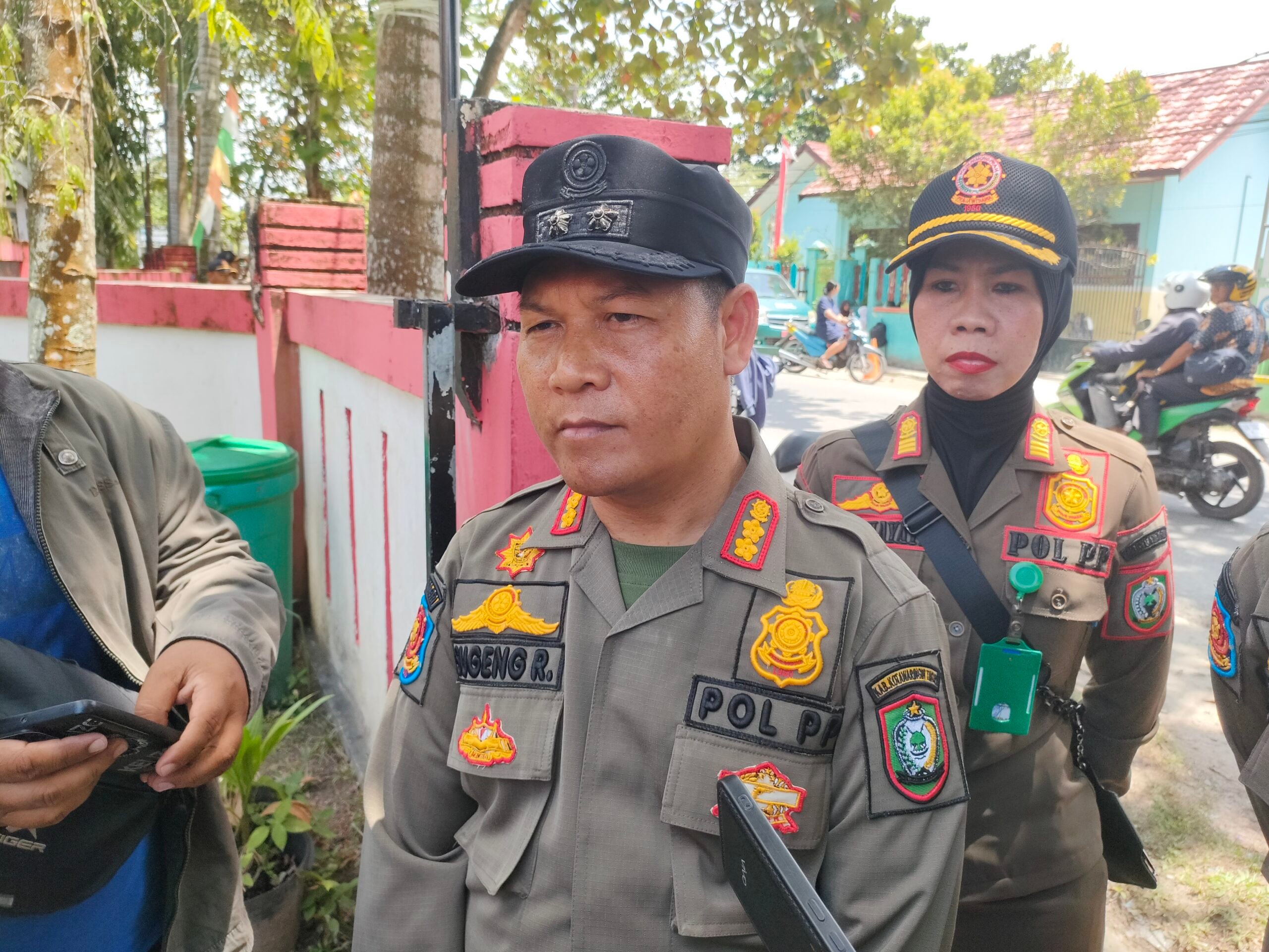 <p>Kepala Bidang Penegakan Perundang-undangan Daerah Satpol PP Kotim, Sugeng Riyanto saat diwawancarai, belum lama ini. </p>