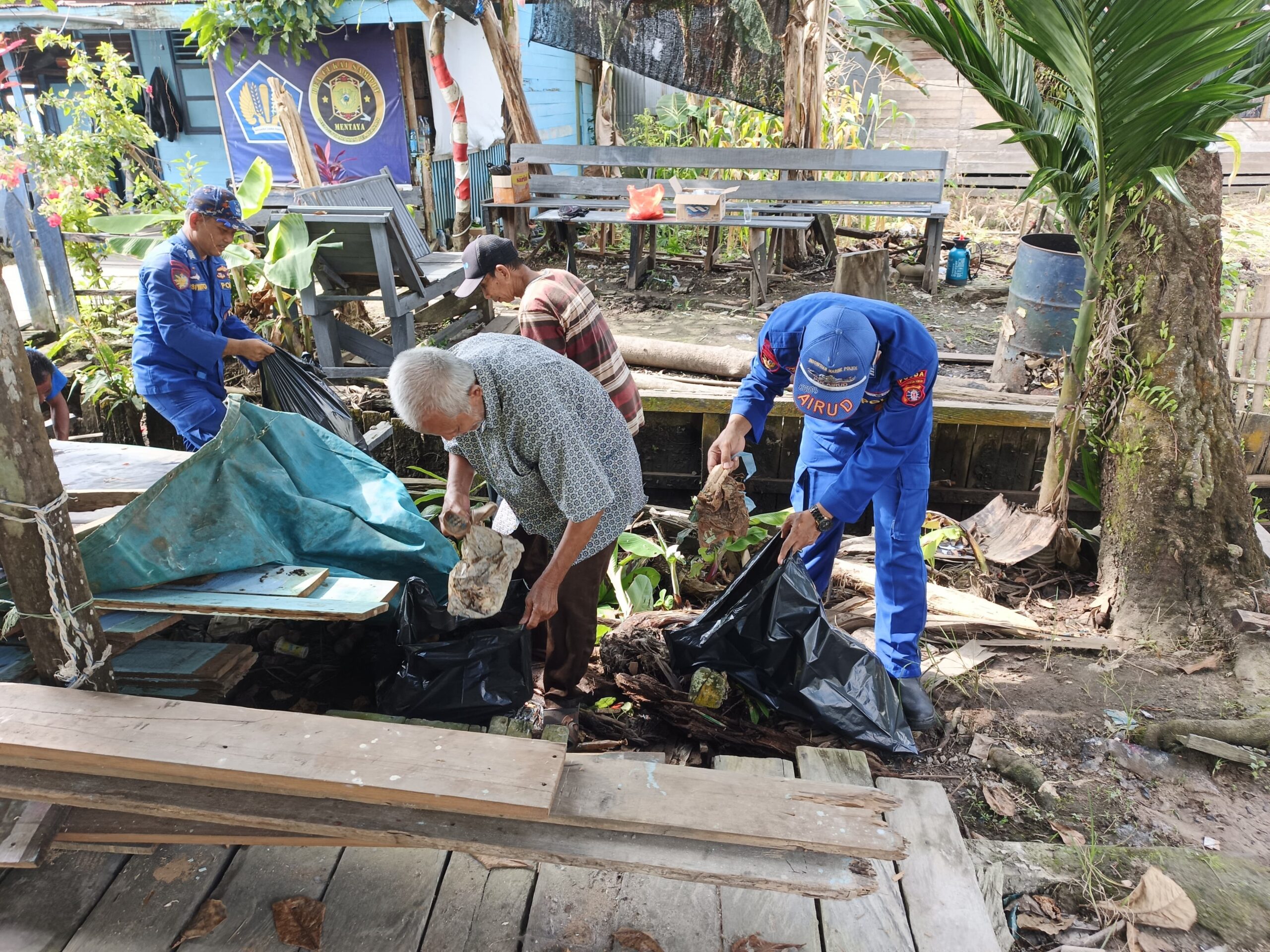 Aksi Nyata Ditpolairud Polda Kalteng: Jaga Kebersihan Laut dan Sungai di Kotim