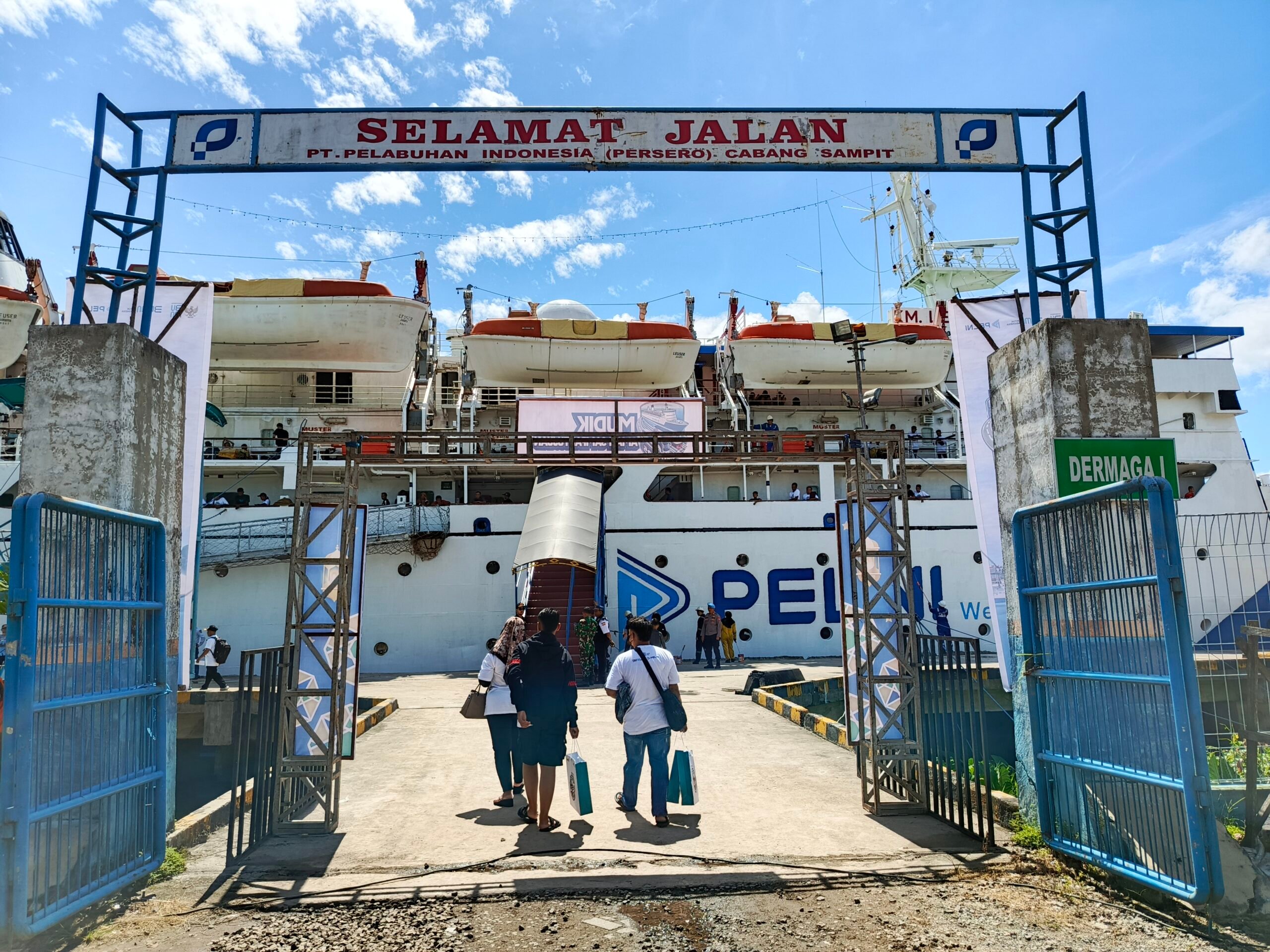 <p>Pelabuhan penumpang Sampit, Kabupaten Kotim</p>