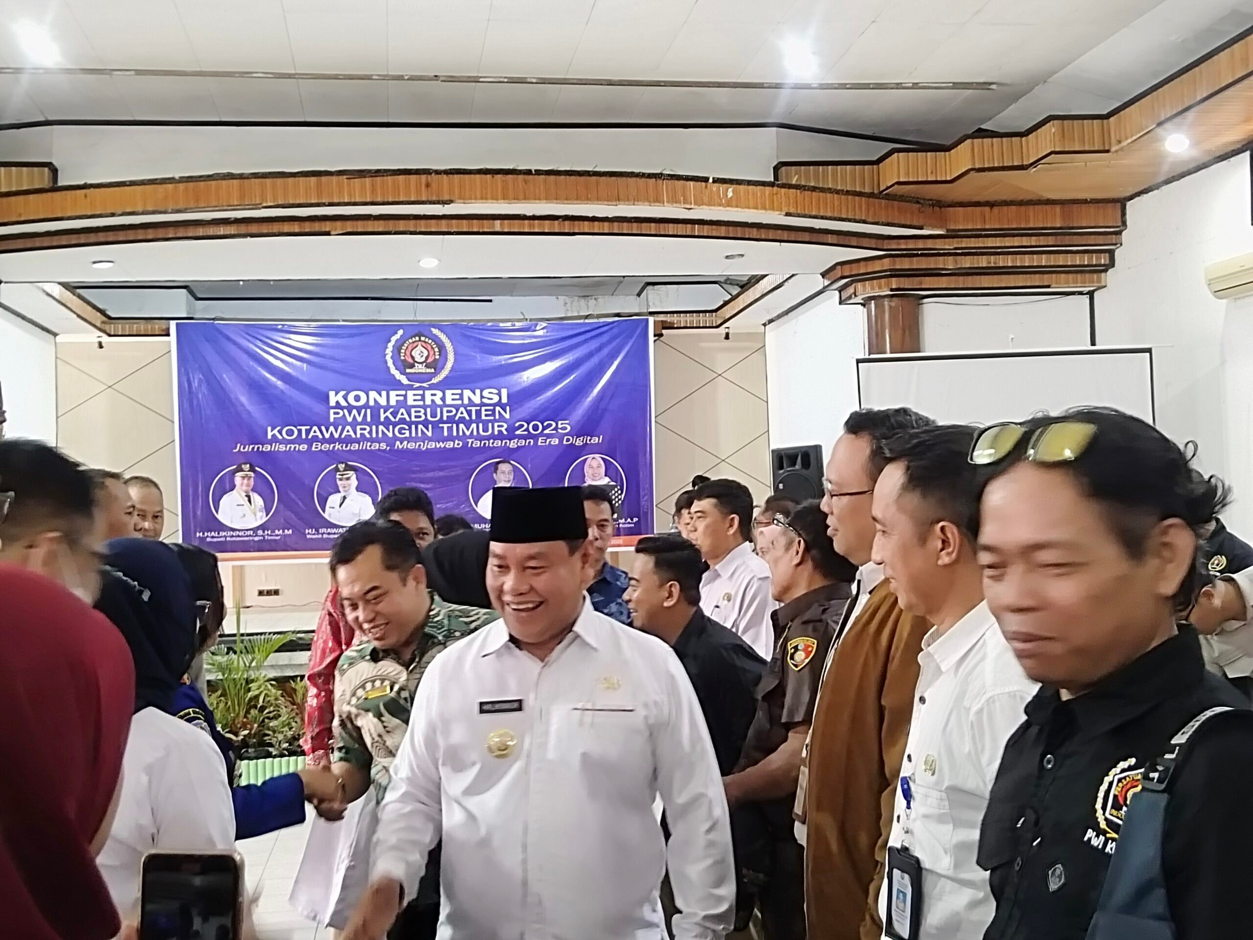 <p>Bupati Kotim, Halikinnor saat memberikan sambutan saat penyelenggaraan konferensi PWI Kotim, Rabu (14/5/2025).</p>