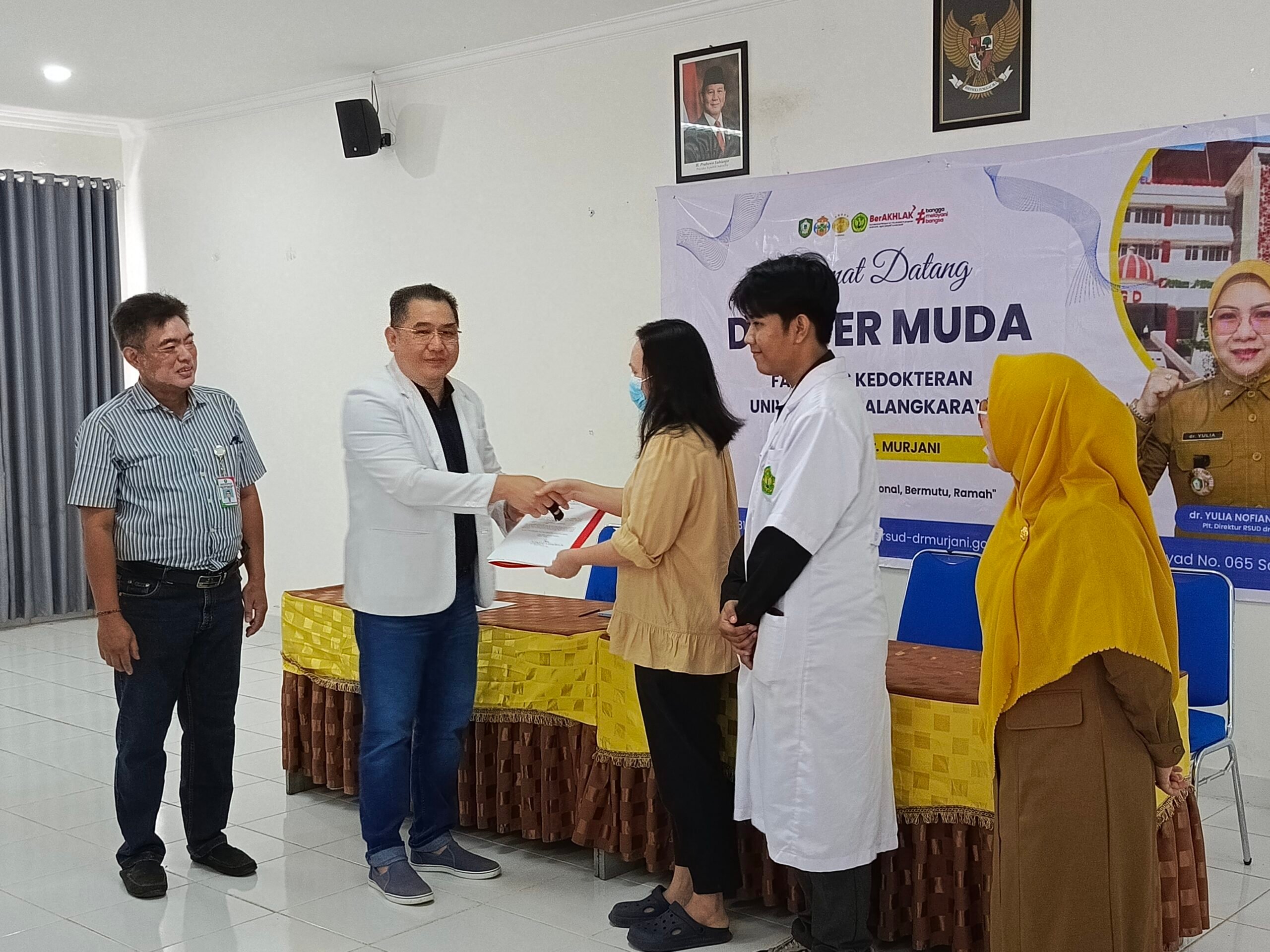 <p>Ketua Komkordik RSUD dr Murjani Sampit, dr Franky Sumarlie saat menerima koas dokter muda dari UPR, belum lama ini. (Dok: Apri)</p>