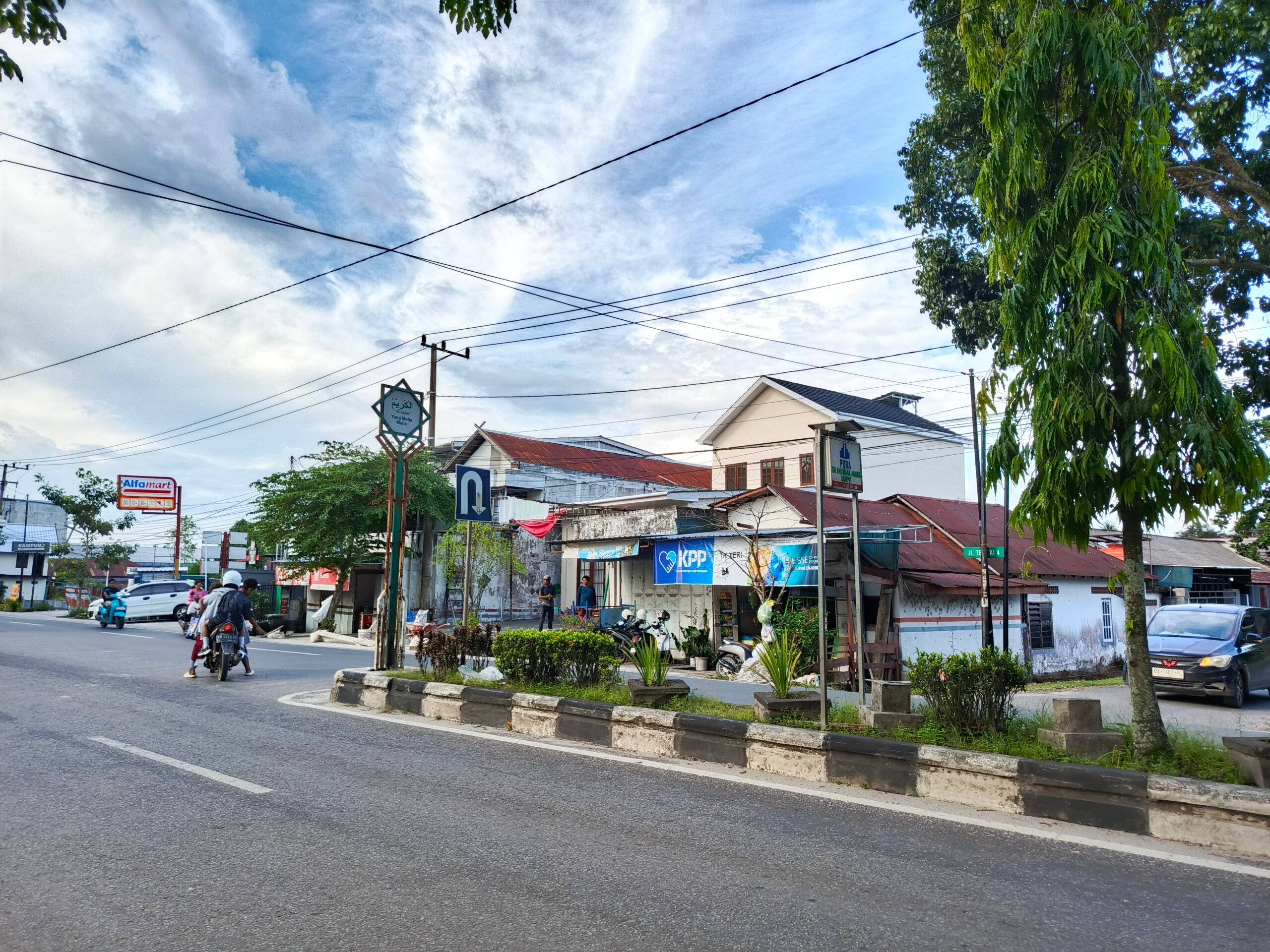 <p>Lokasi U-turn yang berada di Jalan HM Arsyad, tepatnya di dekat Jalan Teratai 4, Kecamatan Mentawa Baru Ketapang, Kabupaten Kotim, Kamis (17/7/2025). (Foto: Apri) </p>
