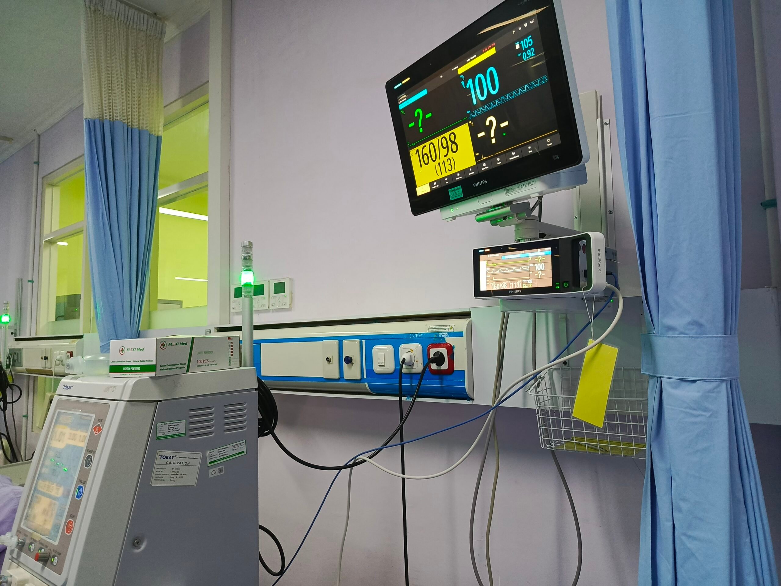 <p>Salah satu mesin hemodialisis yang aktif digunakan di pelayanan reguler HD RSUD dr Murjani Sampit. (Foto: Apri) </p>
