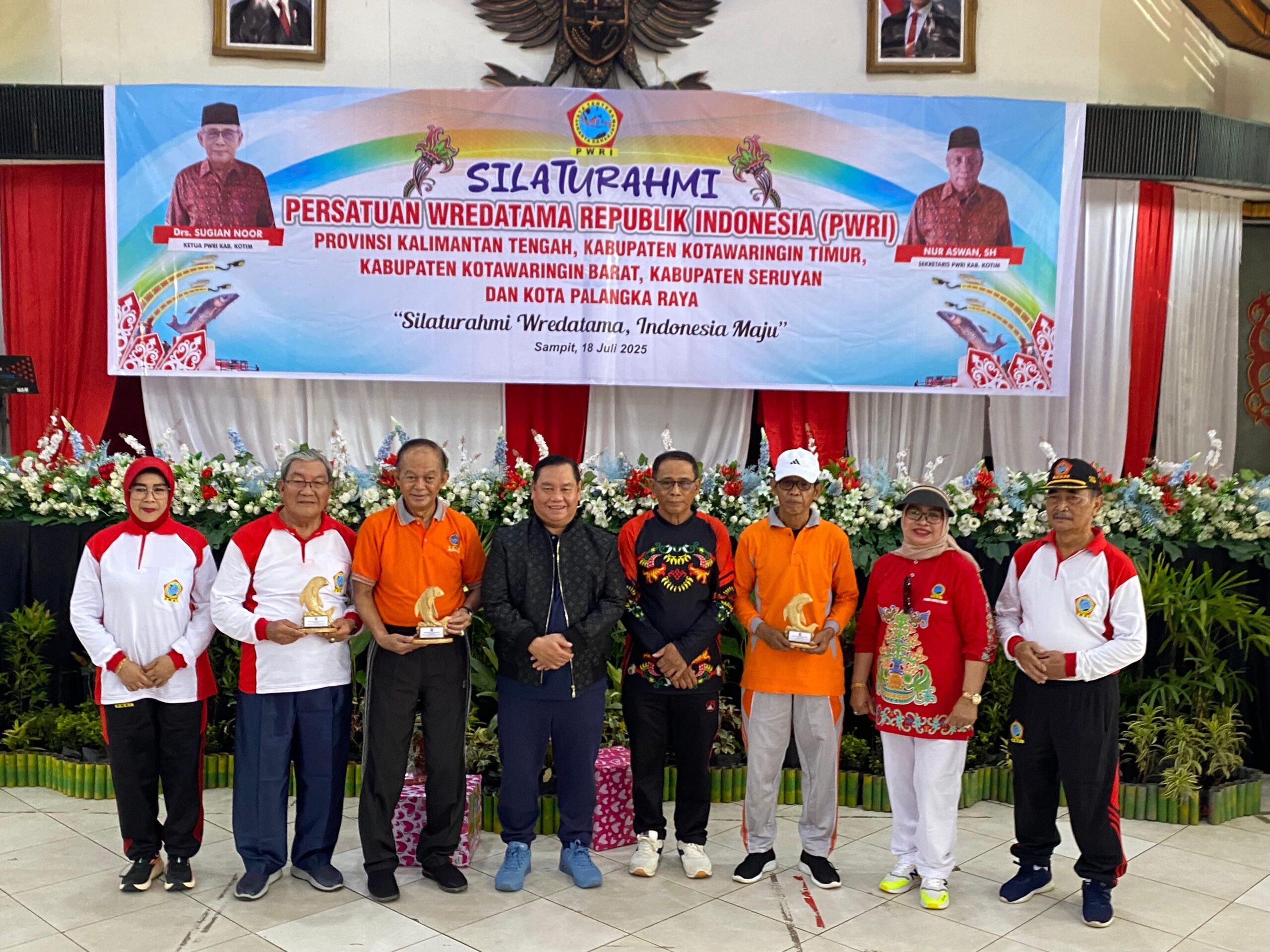 <p>Bupati Kotim Halikinnor menghadiri silaturahmi PWRI, Jumat (18/7/2025). (Foto: Apri) </p>
