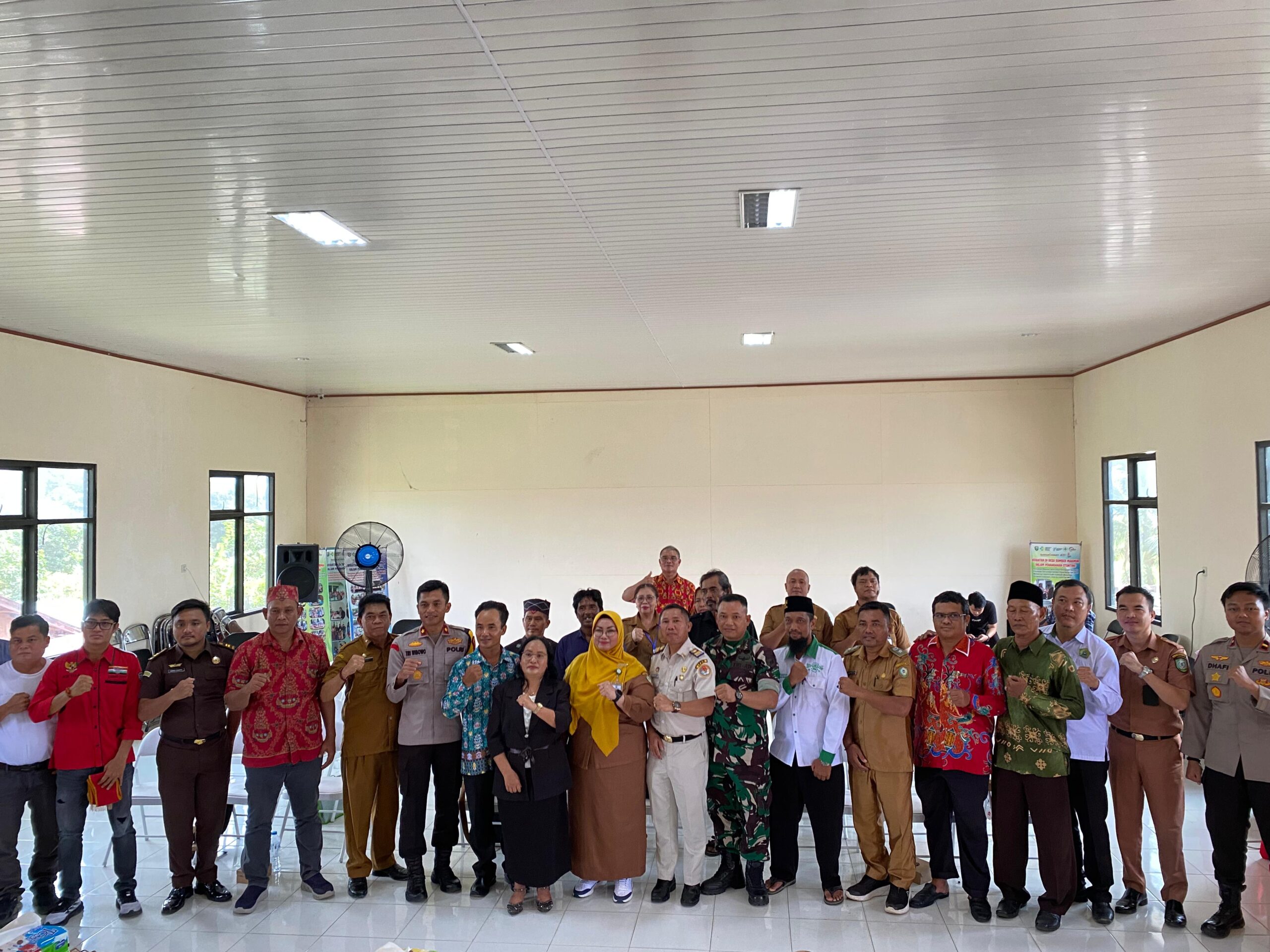 <p>Wabup Kotim, Irawati, saat menghadiri audiensi terkait pembangunan gereja di Desa Sumber Makmur, Kecamatan MHU, Selasa (22/7/2025). (Foto: Ist) </p>