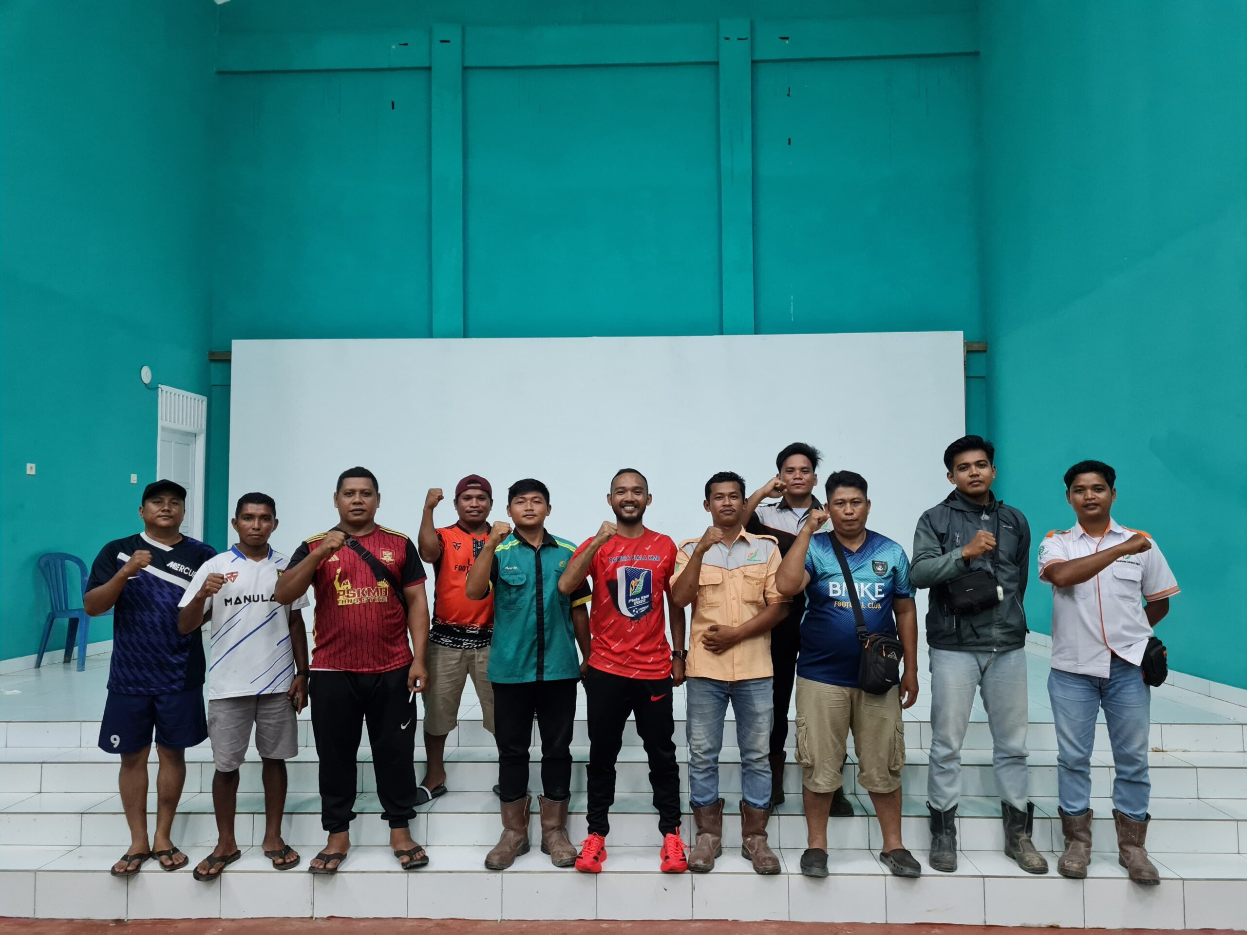 <p>Panitia Mini Soccer HUT ke80 RI di Antang Kalang. (Foto: Ist) </p>