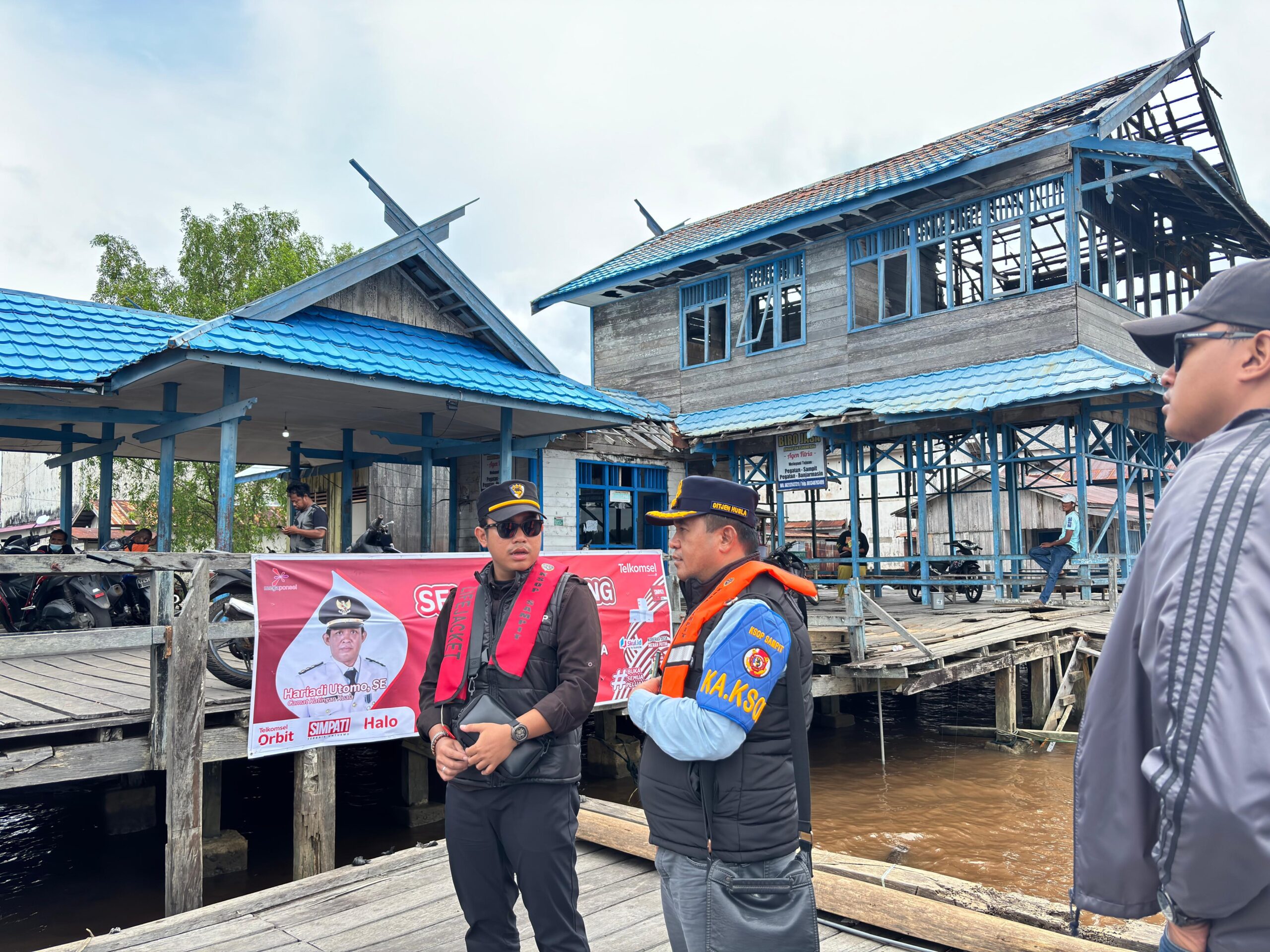<p>Sosialisasi dan monitoring di kawasan Pegatan–Mendawai, Kabupaten Katingan oleh KSOP Kelas III Sampit, belum lama ini. (Foto dok : Andri)</p>