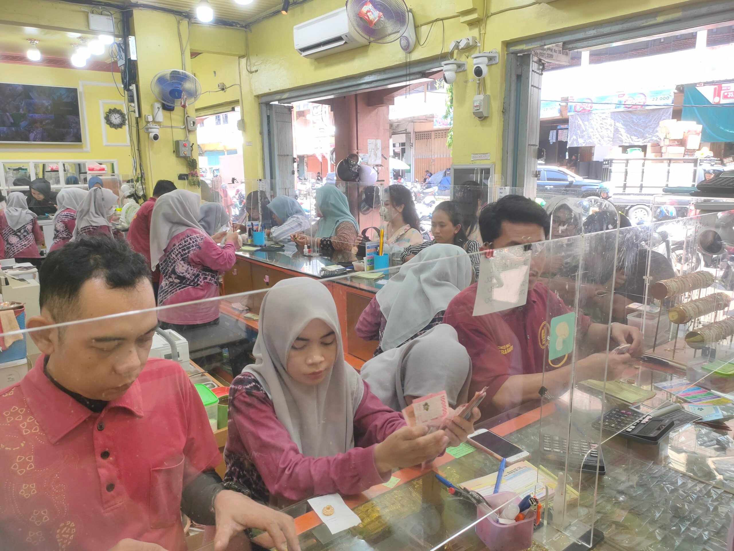 <p>Toko emas di Pasar PPM Sampit, Senin (14/7/2025). (Foto : Andri)</p>