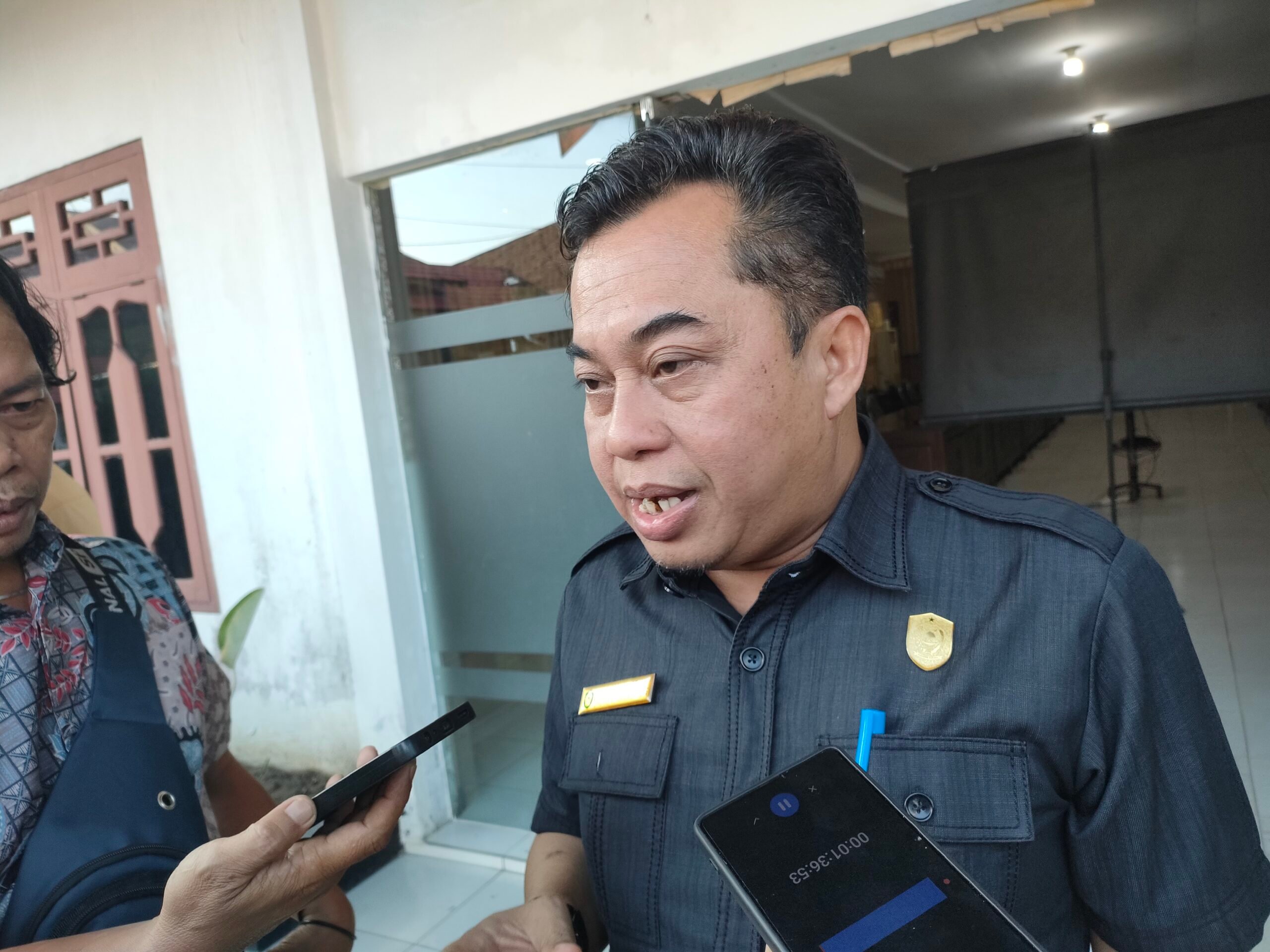 <p>Ketua DPRD Kotim, Rimbun saat diwawancarai. (Foto: Apri) </p>
