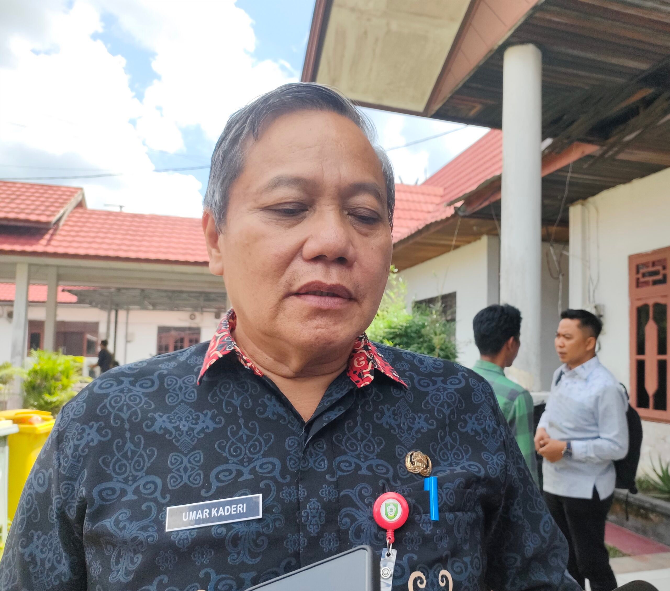 <p>Kepala Dinkes Kotim, Umar Kaderi saat diwawancarai, Kamis (3/7/2025). </p>