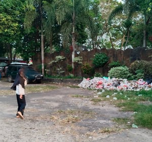 Warga Sayangkan Menumpuknya Sampah di Tempat Olahraga Stadion 29 November