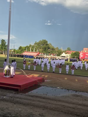 Lapangan Becek Tak Halangi Paskibraka Kotim Jalankan Tugas Penurunan Bendera
