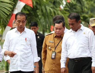 Antisipasi El Nino, Jokowi Bagikan Pompa Untuk Petani di Kotim