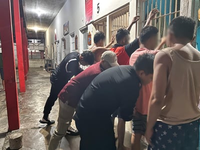 Senjata Tajam dan Handphone Diamankan Petugas Lapas Sampit