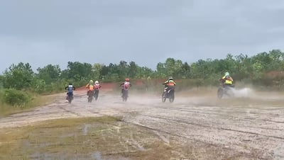 Komunitas Trail Kotim Hidupkan Kembali Semangat Grasstrack di Sirkuit Sehati Sampit 