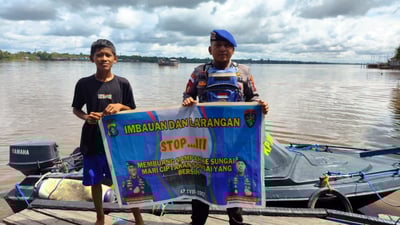 Patroli Sungai, Ditpolairud Ajak Masyarakat Pulang Pisau Jaga Kebersihan Lingkungan
