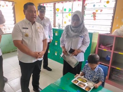 Bupati Kotim Tinjau Program Makan Bergizi Gratis: Anak Senang, Uang Jajan Bisa Ditabung