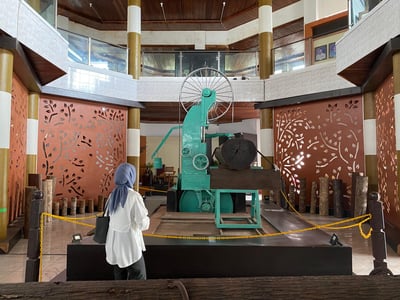 Museum Kayu Sampit, Cermin Sejarah, Kejayaan Hutan dan Budaya Lokal