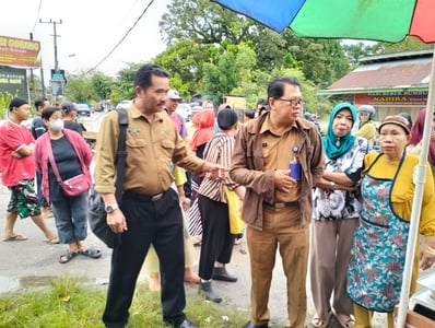 Pedagang Pasar Keramat Protes Penjual Ayam di Pinggir Jalan, Begi Penjelasan Camat!