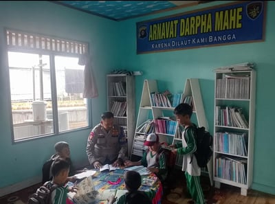 Polairud Polda Kalteng Tak Hanya Amankan Perairan, Tapi Juga Cerahkan Masa Depan Anak Lewat Buku
