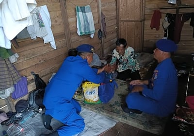 Ditpolairud Polda Kalteng Salurkan Bansos di Katingan Kuala, Sekaligus Ajak Warga Jaga Kamtibmas