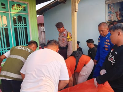 Ditpolairud Polda Kalteng Bantu Evakuasi Korban Tenggelam di Sungai Arut